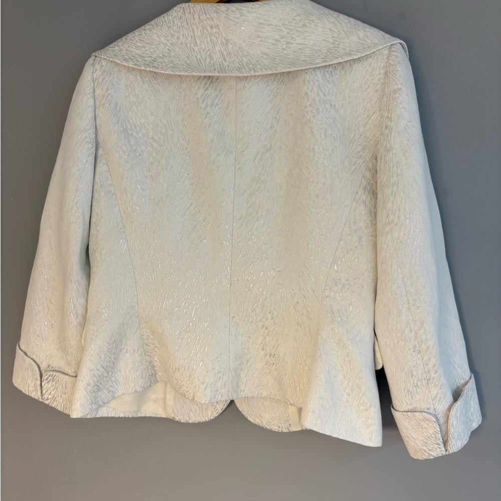 Tahari Ivory Textured Cropped Jacket with Wide Shawl Collar - Picture 3 of 9